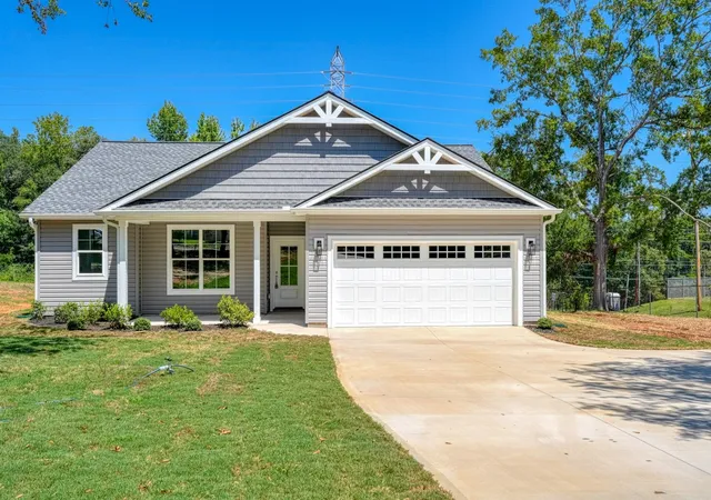 Photo 1 of Single family home for sale at 374 E Boundary Dr, Spartanburg, SC 29303 | MLS# SPN341000 | Listing updated on 2026-08-29