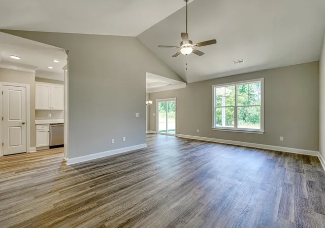 Photo 3 of Single family home for sale at 374 E Boundary Dr, Spartanburg, SC 29303 | MLS# SPN341000 | Listing updated on 2026-08-29
