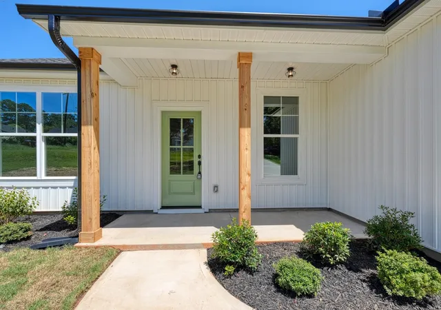 Photo 2 of Single family home for sale at 366 E Boundary Dr, Spartanburg, SC 29303 | MLS# SPN341003 | Listing updated on 2026-08-29