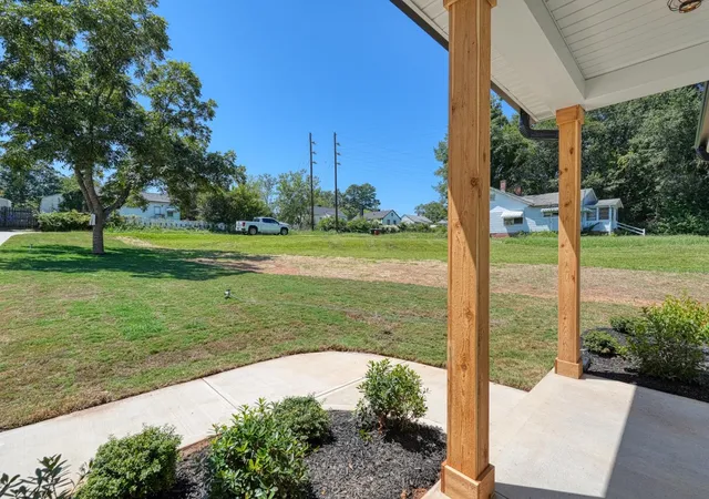 Photo 3 of Single family home for sale at 366 E Boundary Dr, Spartanburg, SC 29303 | MLS# SPN341003 | Listing updated on 2026-08-29