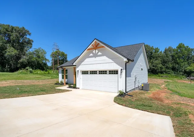 Photo 40 of Single family home for sale at 366 E Boundary Dr, Spartanburg, SC 29303 | MLS# SPN341003 | Listing updated on 2026-08-29