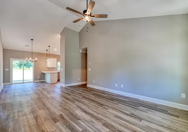 Photo 4 of Single family home for sale at 366 E Boundary Dr, Spartanburg, SC 29303 | MLS# SPN341003 | Listing updated on 2026-08-29