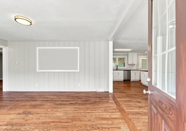 Photo 4 of Single family home for sale at 215 Elaine Ave, Taylors, SC 29687 | MLS# SPN341015 | Listing updated on 2026-08-28