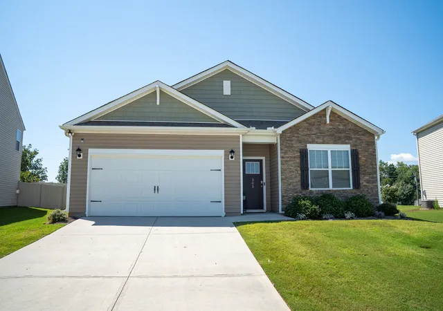 Photo 2 of Single family home for sale at 303 Splendid Pl, Simpsonville, SC 29680 | MLS# SPN341026 | Listing updated on 2026-09-25