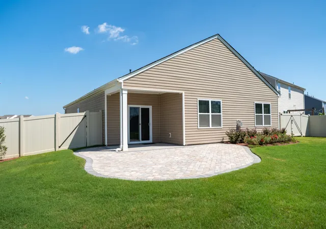 Photo 3 of Single family home for sale at 303 Splendid Pl, Simpsonville, SC 29680 | MLS# SPN341026 | Listing updated on 2026-09-25