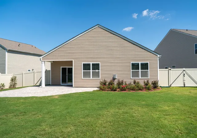 Photo 4 of Single family home for sale at 303 Splendid Pl, Simpsonville, SC 29680 | MLS# SPN341026 | Listing updated on 2026-09-25