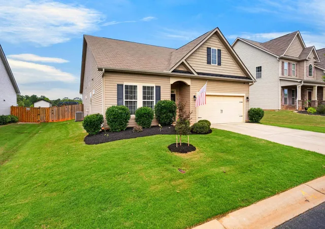 Photo 3 of Single family home for sale at 380 Meadowpark Ln, Duncan, SC 29334 | MLS# SPN341032 | Listing updated on 2026-08-29