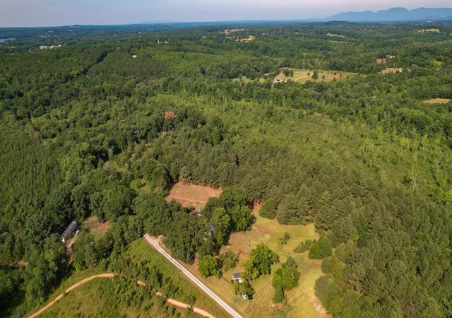 Photo 3 of Single family home for sale at 200 Lowe Ln, Inman, SC 29349 | MLS# SPN341049 | Listing updated on 2026-09-22