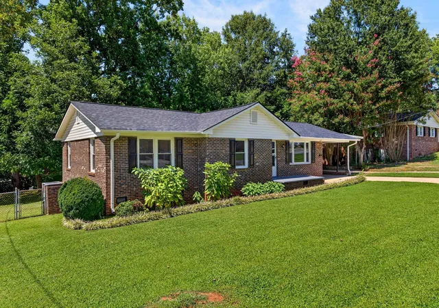 Photo 2 of Sale Pending at 1104 S Limestone St, Gaffney, SC 29340 | MLS# SPN341059 | Listing updated on 2026-08-30