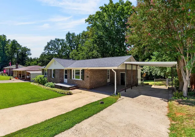 Photo 5 of Sale Pending at 1104 S Limestone St, Gaffney, SC 29340 | MLS# SPN341059 | Listing updated on 2026-08-30