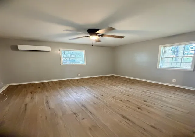 Photo 3 of Sale Pending at 327 Zimmerman Lake Rd, Spartanburg, SC 29306 | MLS# SPN341091 | Listing updated on 2026-09-22