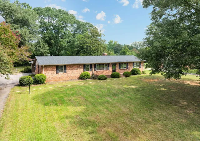 Photo 2 of Single family home for sale at 105 Thunderbird Pl, Spartanburg, SC 29307 | MLS# SPN341092 | Listing updated on 2026-10-08