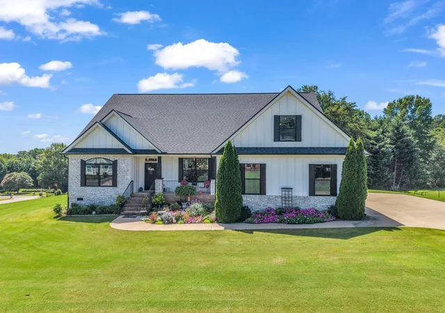 Photo 1 of Single family home for sale at 718 Tinsberry Ln Ln, Inman, SC 29349 | MLS# SPN341094 | Listing updated on 2026-10-01