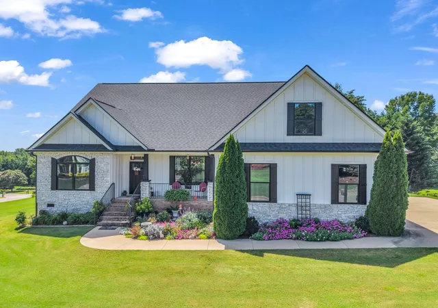 Photo 2 of Single family home for sale at 718 Tinsberry Ln Ln, Inman, SC 29349 | MLS# SPN341094 | Listing updated on 2026-10-01