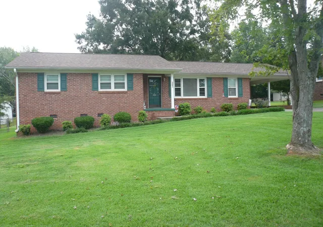 Photo 2 of Sale Pending at 207 Ferndale Dr, Boiling Springs, SC 29316 | MLS# SPN341105 | Listing updated on 2026-09-01