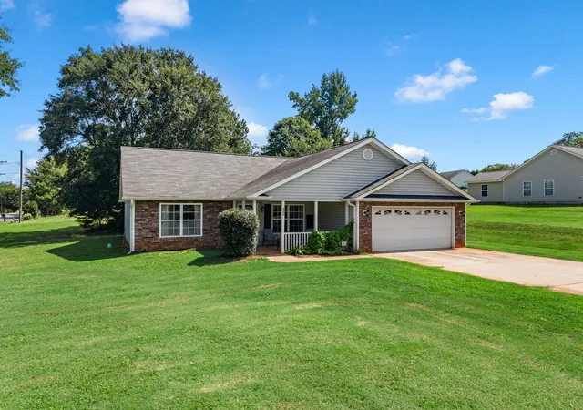 Photo 2 of Single family home for sale at 207 Gibbs Rd, Wellford, SC 29385 | MLS# SPN341120 | Listing updated on 2026-09-03