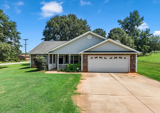 Photo 3 of Single family home for sale at 207 Gibbs Rd, Wellford, SC 29385 | MLS# SPN341120 | Listing updated on 2026-09-03
