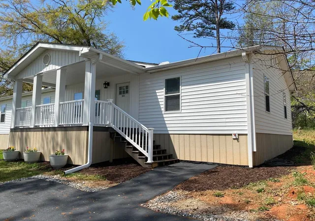 Photo 2 of Manufactured home for sale at 521 Park St, Inman, SC 29349 | MLS# SPN341124 | Listing updated on 2026-08-30