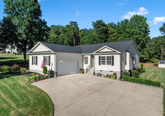 Photo 3 of Single family home for sale at 213 Anchors Away Dr, Inman, SC 29349 | MLS# SPN341145 | Listing updated on 2026-09-02