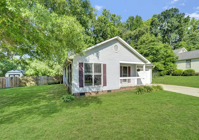 Photo 3 of Single family home for sale at 310 Dunwoody Dr, Simpsonville, SC 29681 | MLS# SPN341186 | Listing updated on 2026-09-03