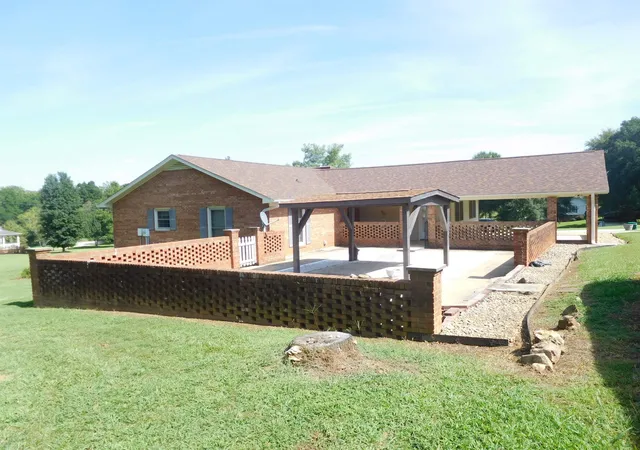 Photo 4 of Sale Pending at 620 S Shelby St, Blacksburg, SC 29702 | MLS# SPN341192 | Listing updated on 2026-09-03
