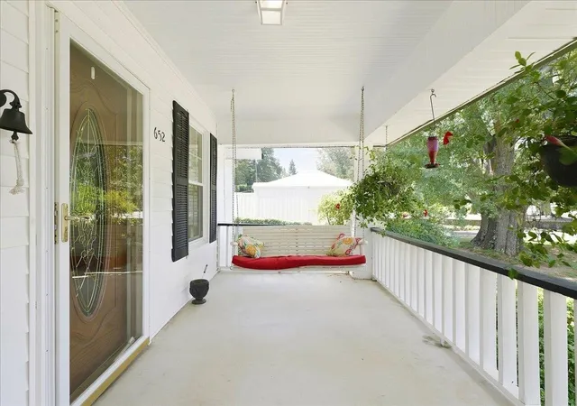 Photo 2 of Single family home for sale at 652 Arlington Rd, Greer, SC 29651 | MLS# SPN341230 | Listing updated on 2026-09-03
