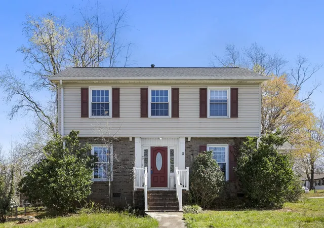 Photo 1 of Single family home for sale at 200 Yorkshire Dr, Spartanburg, SC 29301 | MLS# SPN341250 | Listing updated on 2026-09-03