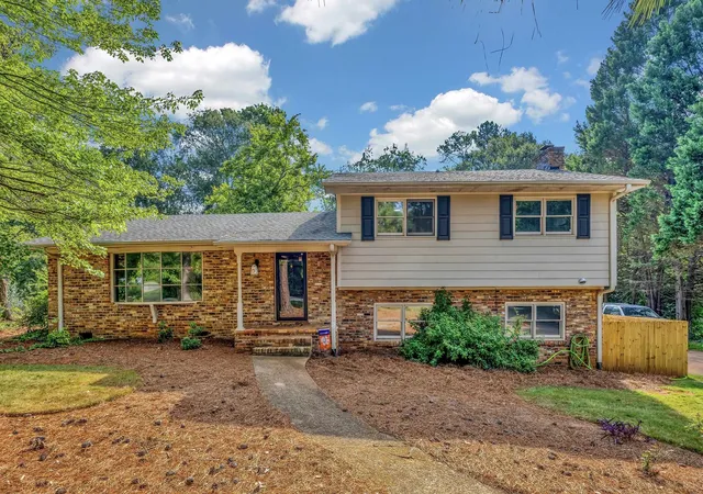 Photo 1 of Single family home for sale at 2209 Edgefield Rd, Spartanburg, SC 29302 | MLS# SPN341258 | Listing updated on 2026-09-03