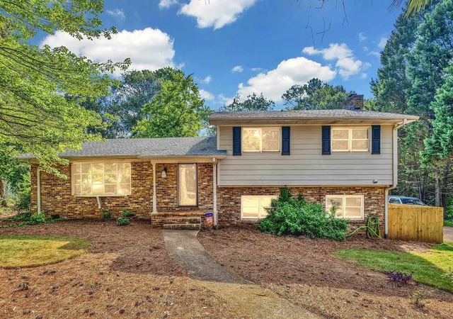 Photo 1 of Single family home for sale at 2209 Edgefield Rd, Spartanburg, SC | MLS# SPN341258 | Listing updated on 2026-10-18