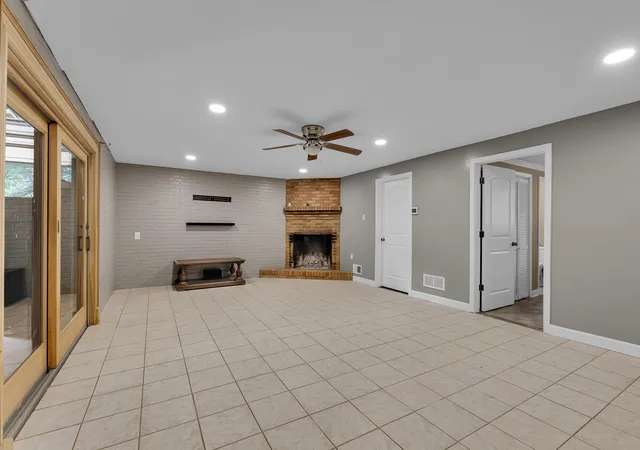 Photo 4 of Single family home for sale at 2209 Edgefield Rd, Spartanburg, SC | MLS# SPN341258 | Listing updated on 2026-10-18