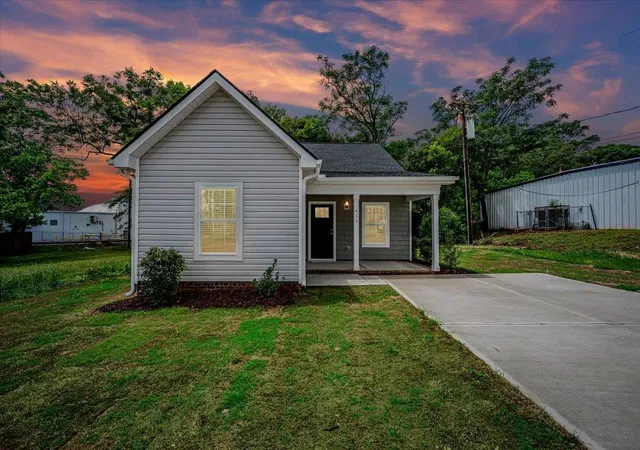 Photo 2 of Single family home for sale at 438 N Forest St, Spartanburg, SC 29303 | MLS# SPN341271 | Listing updated on 2026-09-04