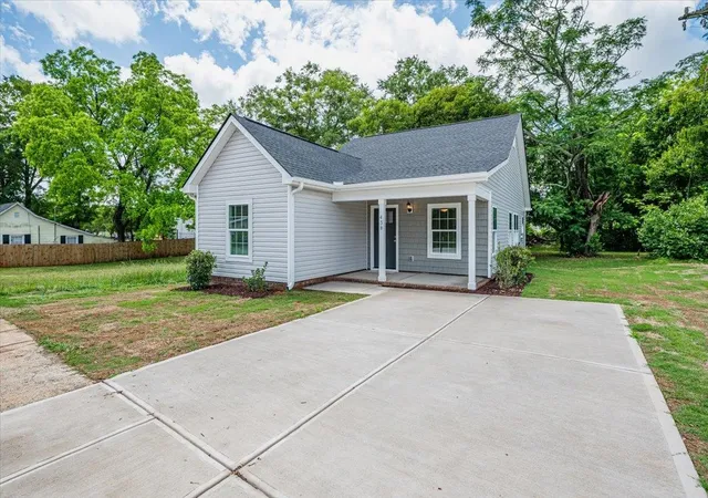Photo 3 of Single family home for sale at 438 N Forest St, Spartanburg, SC 29303 | MLS# SPN341271 | Listing updated on 2026-09-04