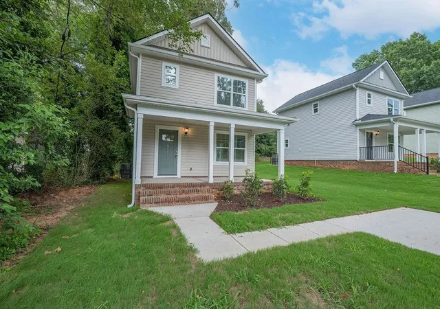 Photo 3 of Single family home for sale at 674 Saxon Ave, Spartanburg, SC 29301 | MLS# SPN341274 | Listing updated on 2026-09-04