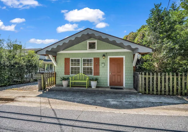 Photo 2 of Single family home for sale at 160 E Howard St, Tryon, NC 28782 | MLS# SPN341300 | Listing updated on 2026-09-04