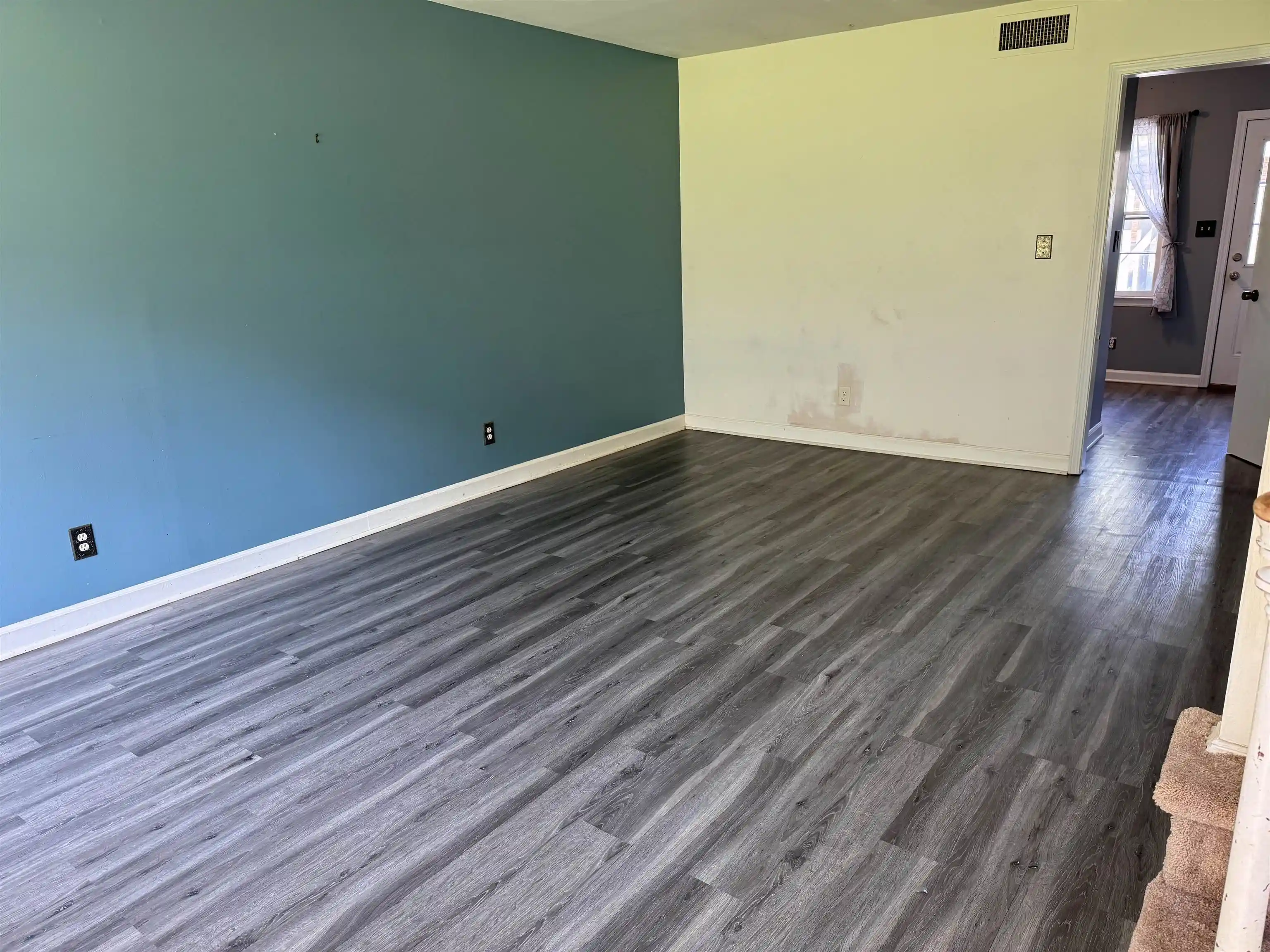 Listing Photo 2 - Condo for sale in 1440 Dover Rd located at 1440 Dover Rd, Spartanburg, SC 29301 - Unit 1440 Dover Rd