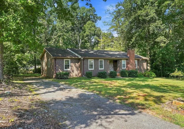 Photo 3 of Sale Pending at 37 Wedgefield Dr, Boiling Springs, SC 29316 | MLS# SPN341309 | Listing updated on 2026-09-24
