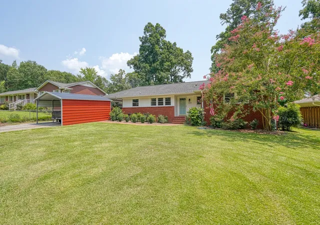 Photo 2 of Sale Pending at 105 Guilford Pl, Spartanburg, SC 29302 | MLS# SPN341312 | Listing updated on 2026-09-13