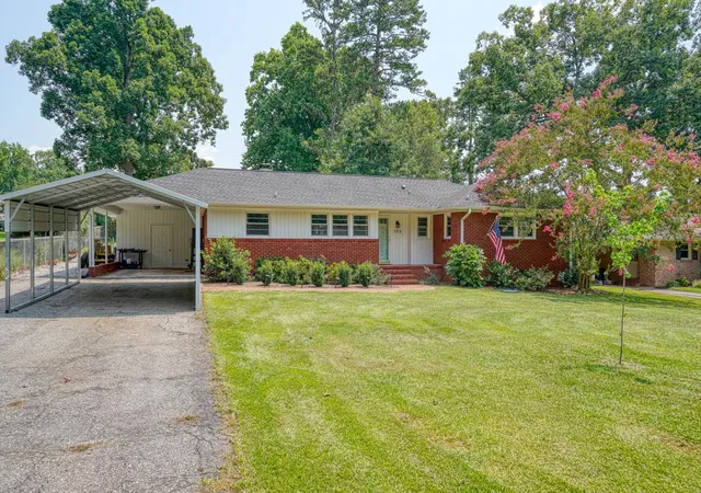 Photo 3 of Sale Pending at 105 Guilford Pl, Spartanburg, SC 29302 | MLS# SPN341312 | Listing updated on 2026-09-13