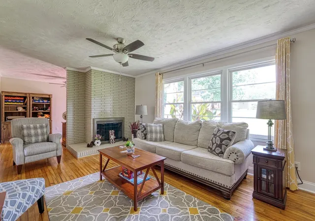 Photo 3 of Sale Pending at 105 Guilford Pl, Spartanburg, SC 29302 | MLS# SPN341312 | Listing updated on 2026-09-13