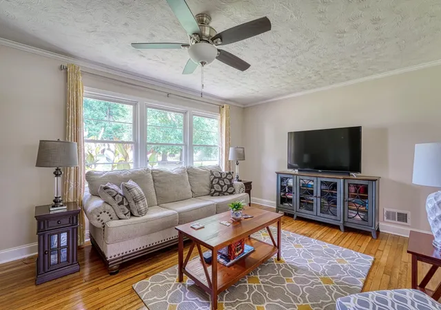 Photo 4 of Sale Pending at 105 Guilford Pl, Spartanburg, SC 29302 | MLS# SPN341312 | Listing updated on 2026-09-13