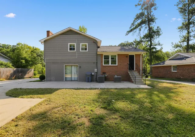 Photo 3 of Single family home for sale at 610 Camelot Dr, Spartanburg, SC 29301 | MLS# SPN341325 | Listing updated on 2026-09-06
