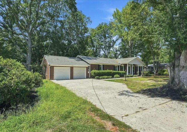 Photo 3 of Single family home for sale at 501 Cunningham Rd, Taylors, SC 29687 | MLS# SPN341336 | Listing updated on 2026-09-10