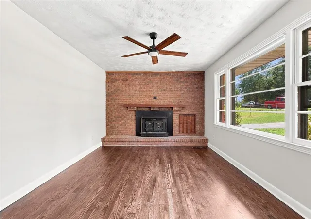 Photo 4 of Single family home for sale at 406 Jasmine St, Spartanburg, SC 29303 | MLS# SPN341338 | Listing updated on 2026-09-06