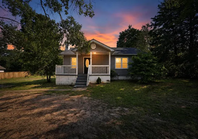 Photo 2 of Sale Pending at 116 South Ave, Spartanburg, SC 29306 | MLS# SPN341340 | Listing updated on 2026-10-14