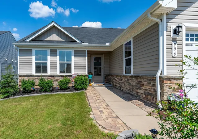 Photo 3 of Sale Pending at 906 Blue Willow Ct, Spartanburg, SC 29302 | MLS# SPN341376 | Listing updated on 2026-09-23