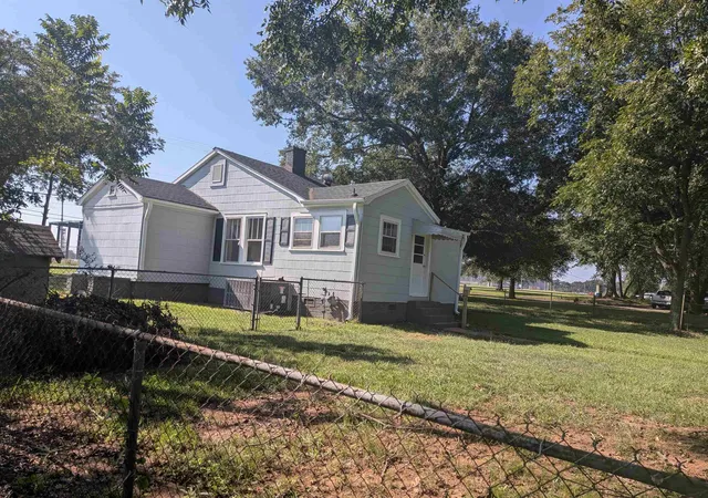 Photo 3 of Single family home for sale at 2780 Fairforest Clevedale Rd, Spartanburg, SC 29301 | MLS# SPN341384 | Listing updated on 2026-09-09