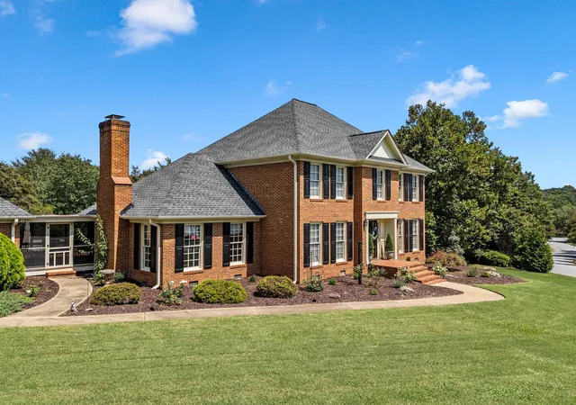 Photo 3 of Single family home for sale at 242 W Killarney, Moore, SC 29369 | MLS# SPN341387 | Listing updated on 2026-09-10