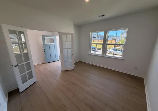 Photo 2 of Single family home for sale at 1402 Willow Ridge Way, Spartanburg, SC 29307 | MLS# SPN341393 | Listing updated on 2026-10-28