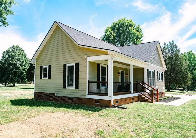 Photo 3 of Single family home for sale at 117 Humphries Cir, Gaffney, SC 29341 | MLS# SPN341401 | Listing updated on 2026-09-06