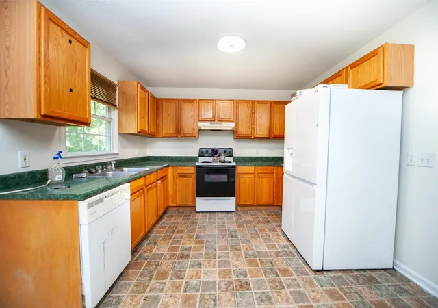 Photo 3 of Single family home for sale at 584 N Vernon St, Spartanburg, SC 29303 | MLS# SPN341409 | Listing updated on 2026-10-09